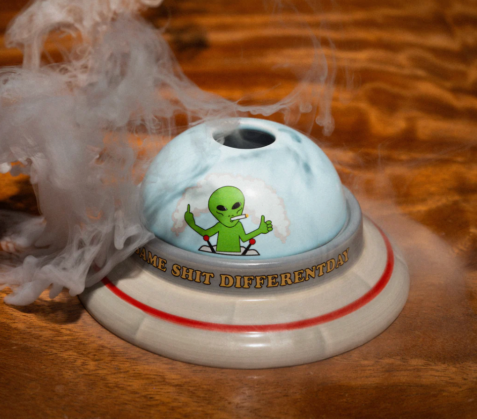 UFO CERAMIC ASHTRAY ( MULTI ) - RIPNDIP